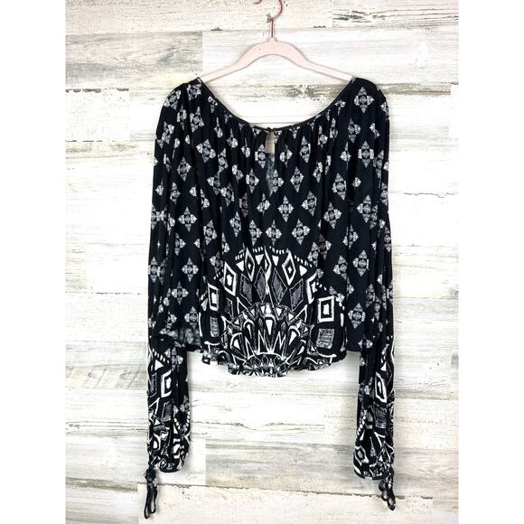 Free People Women’s Medium Dazed Black White Print Tie Cuff Cropped Blouse Top - Picture 4 of 8